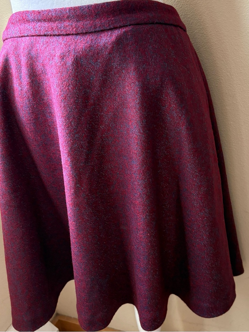 Women’s Banana Republic , Size 12 Burgundy Above The Knee Wool Blend Skirt,